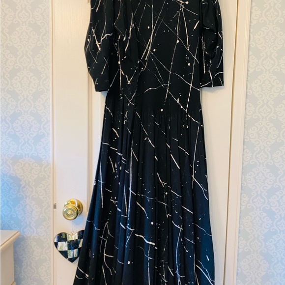 Ladies beautiful splatter design fit and flair dress. Very good condition sz lg - Picture 2 of 3